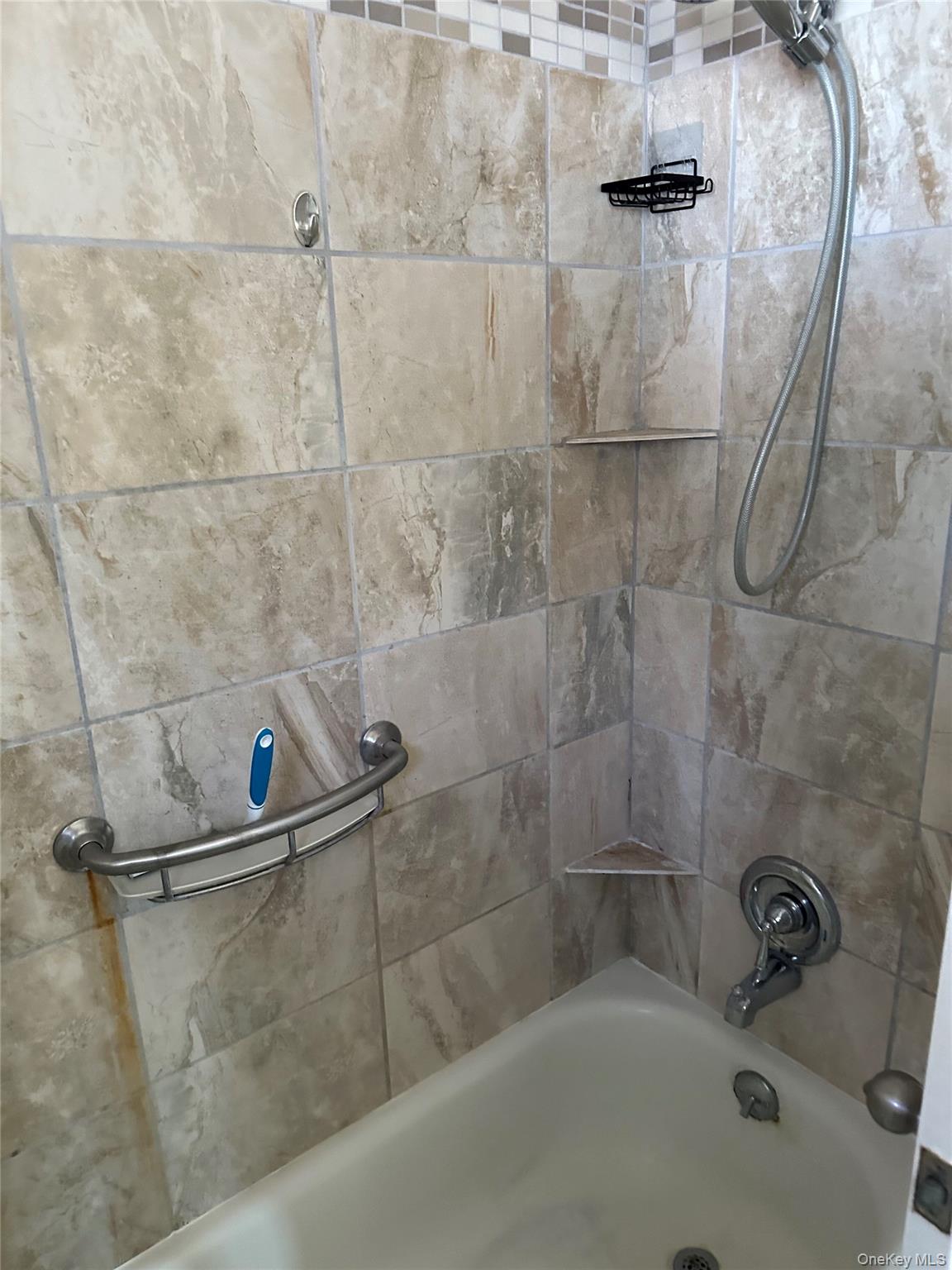 #9 photo, 100 Marshall Drive, サフォーク郡 Selden , NY 11784