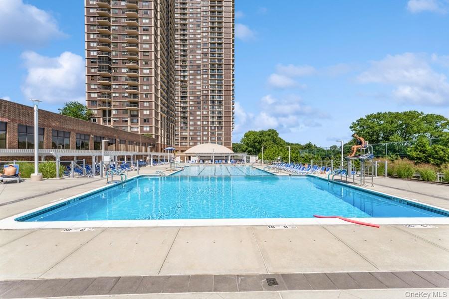 #20 photo, 27110 Grand Central Parkway, クイーンズ区 Floral Park , NY 11005