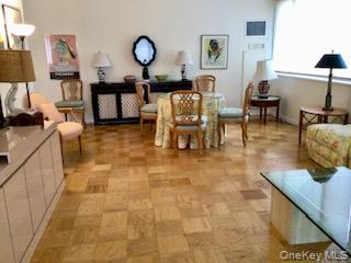 #4 photo, 27110 Grand Central Parkway, クイーンズ区 Floral Park , NY 11005