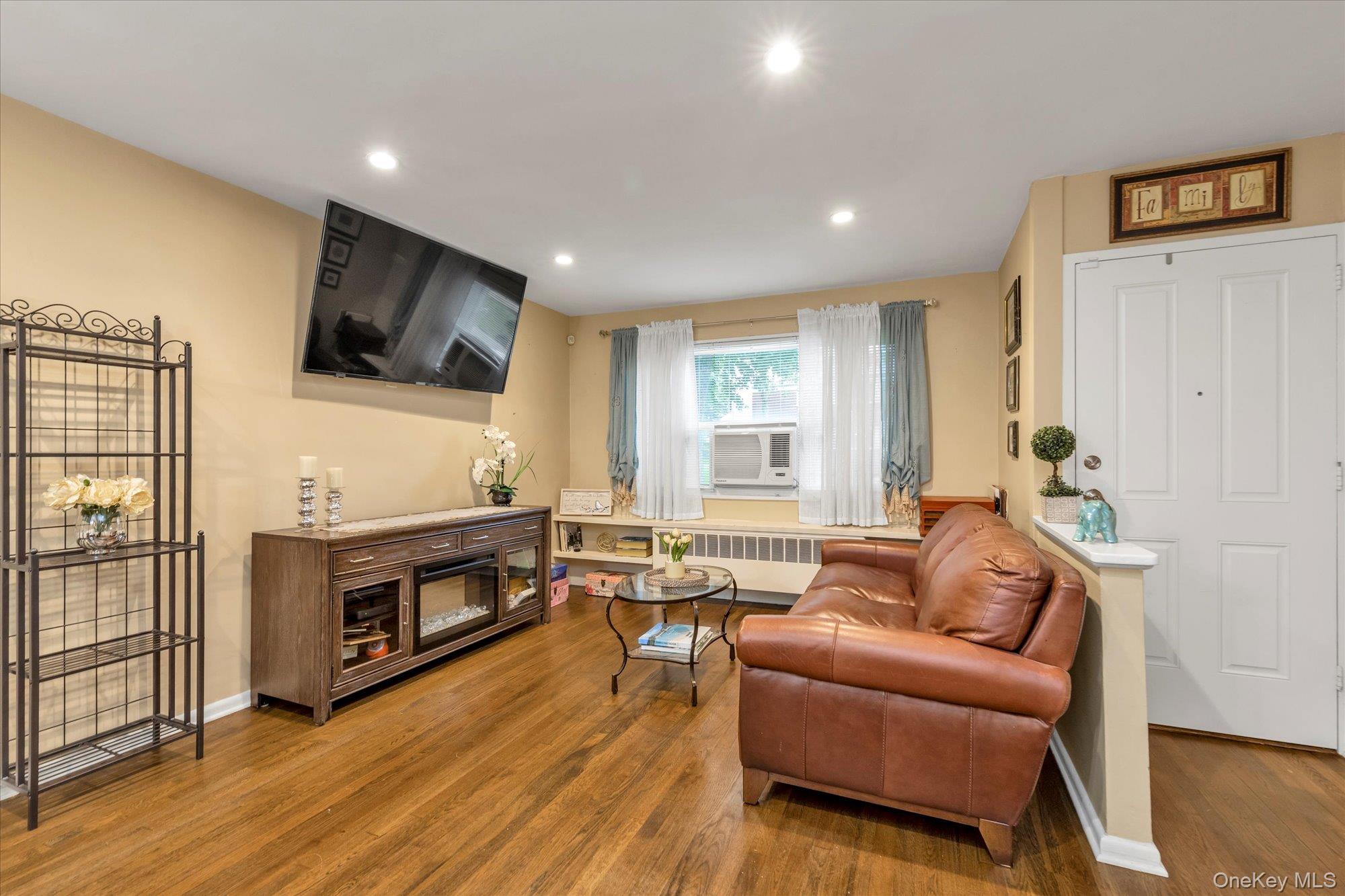 #2 photo, 13-40 212th Street, クイーンズ区 Bayside , NY 11360