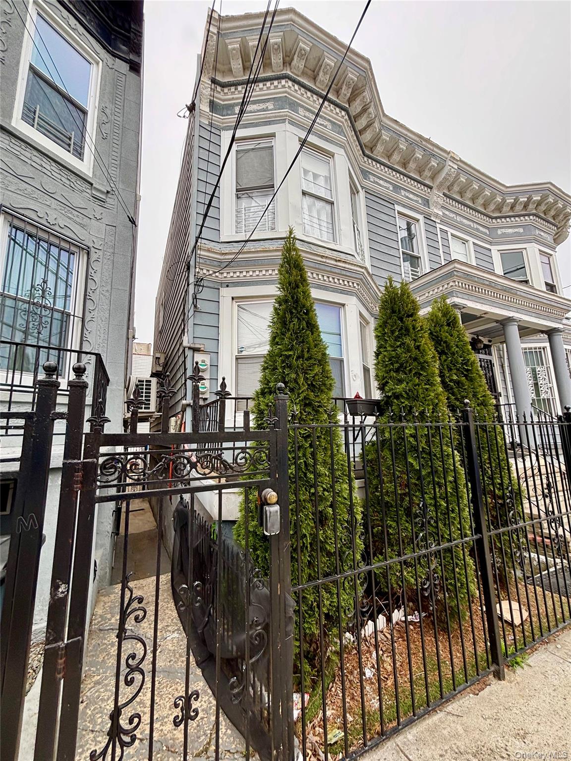 #2 photo, 3672 Barnes Avenue, Bronx , NY 10467