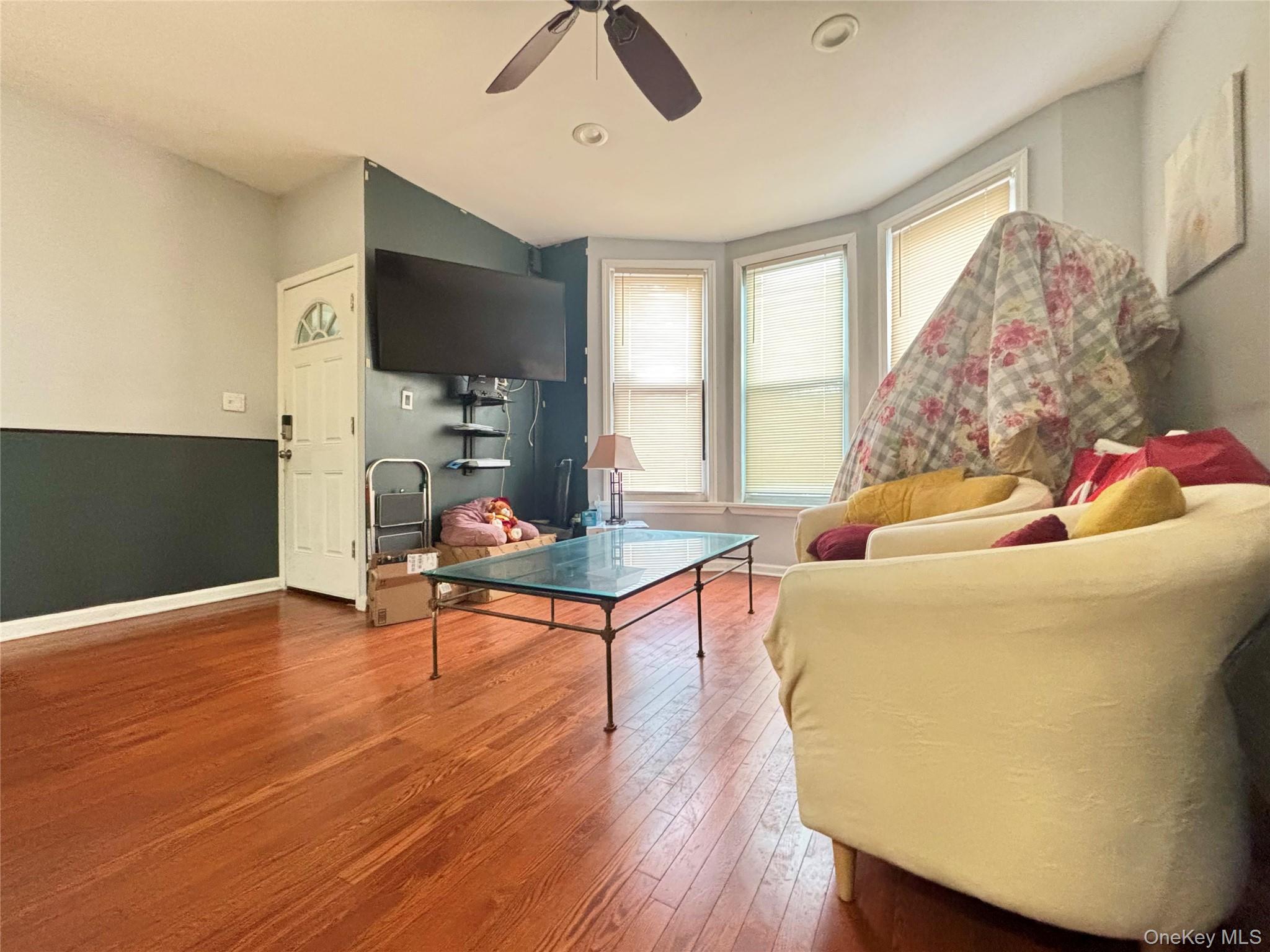 #7 photo, 3672 Barnes Avenue, Bronx , NY 10467