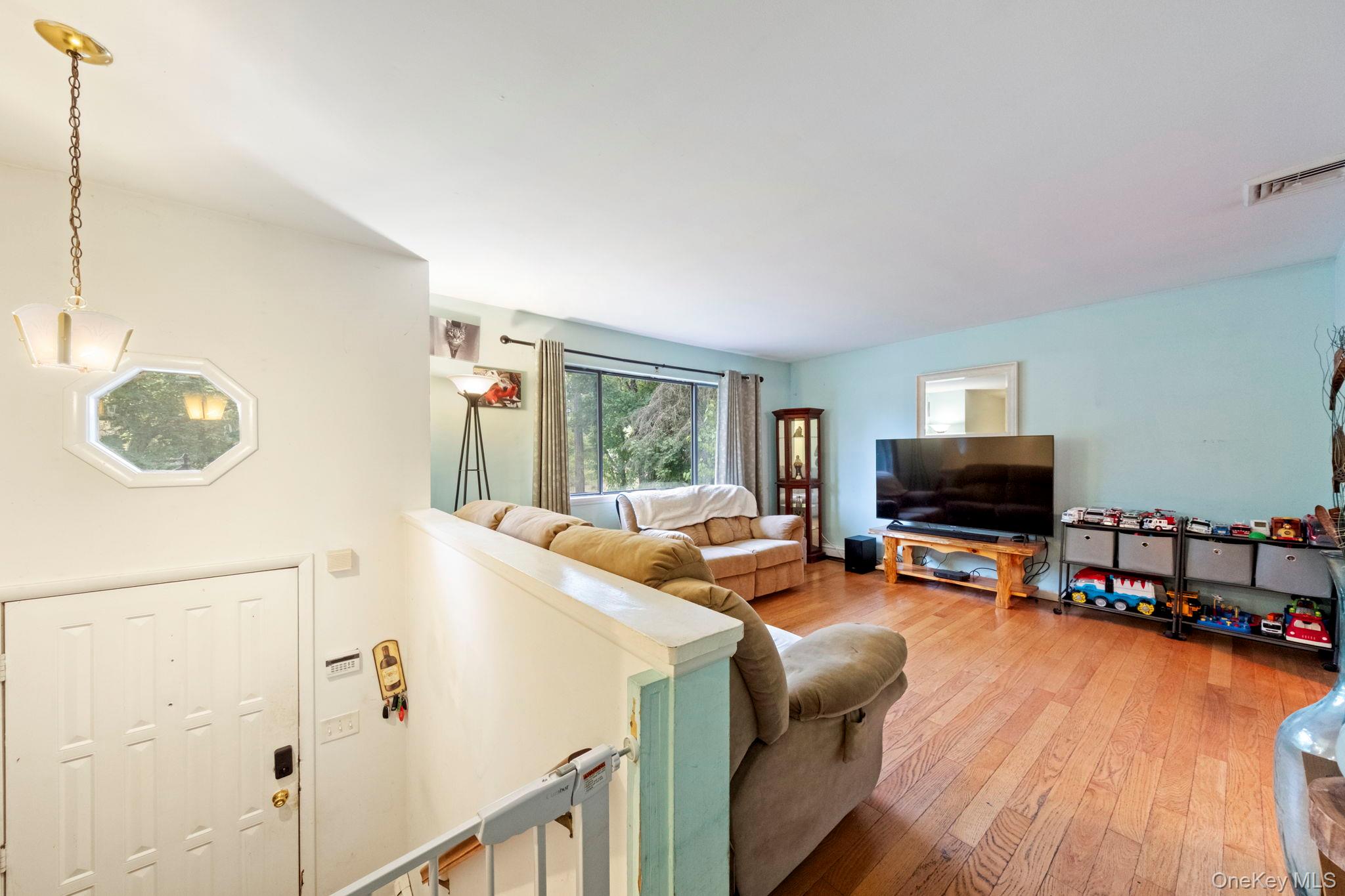 #2 photo, 4 Verven Road, Poughkeepsie , NY 12603