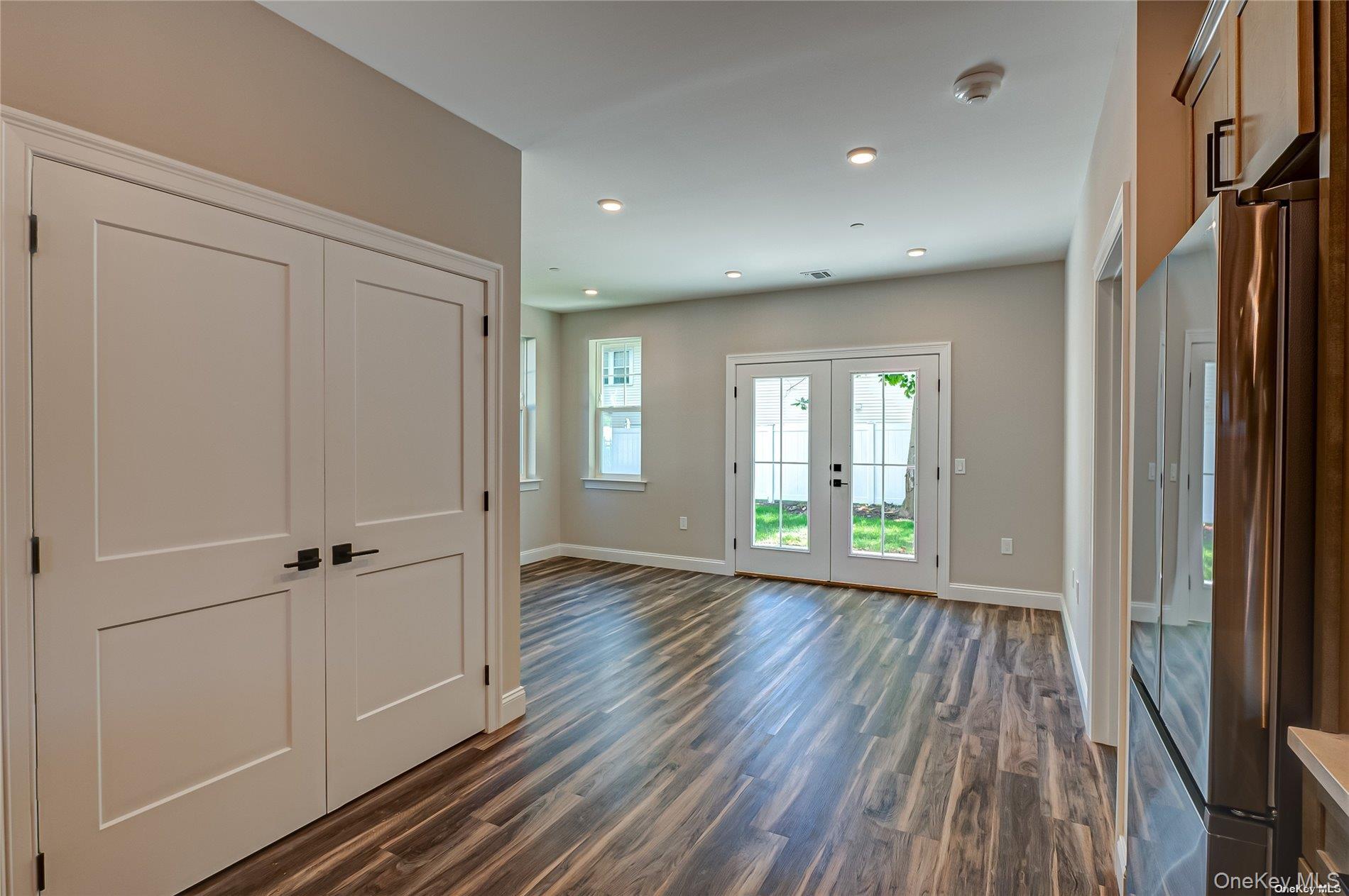 #18 photo, 1 Conklin Street, Farmingdale , NY 11735