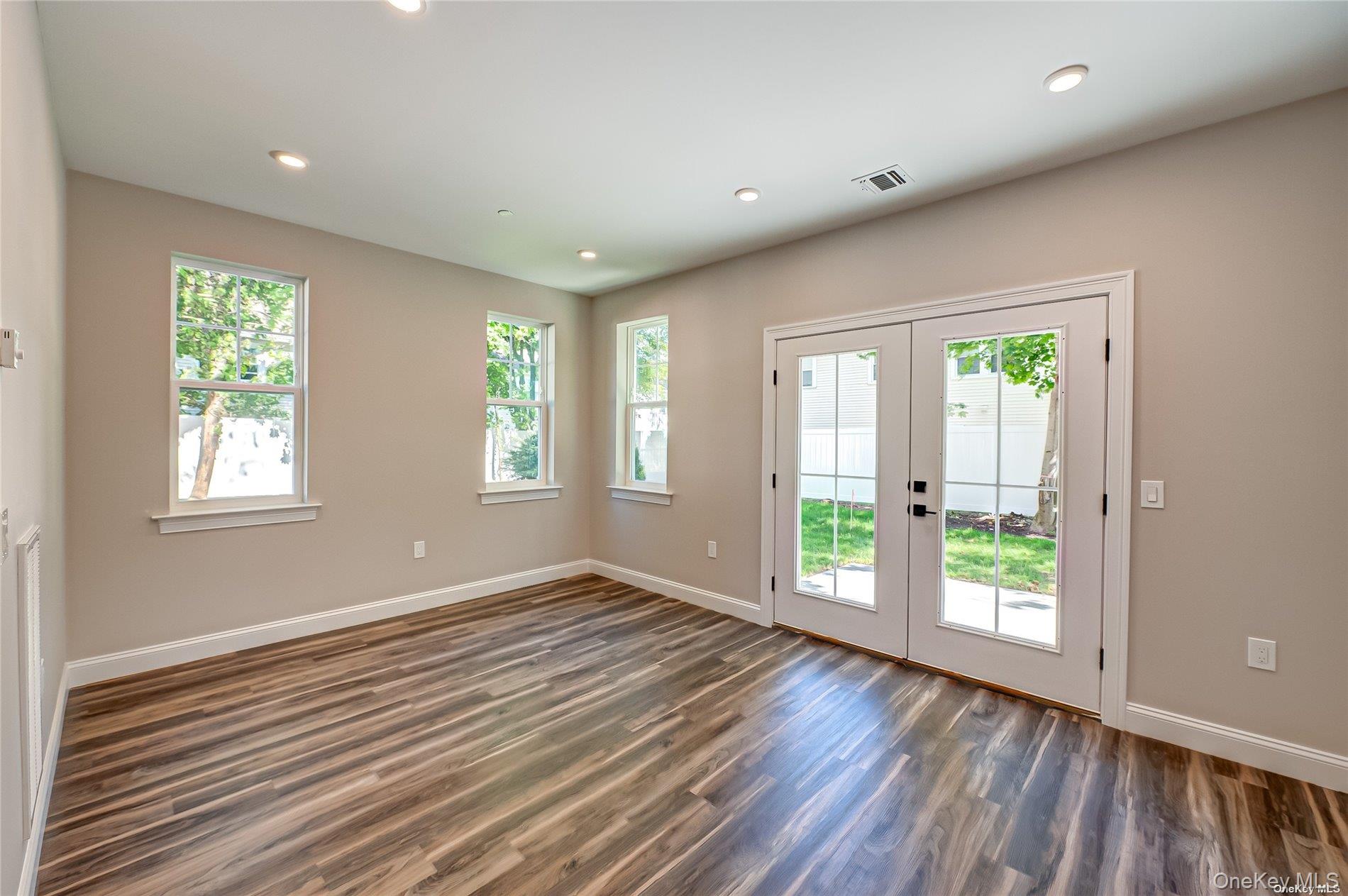 #19 photo, 1 Conklin Street, Farmingdale , NY 11735