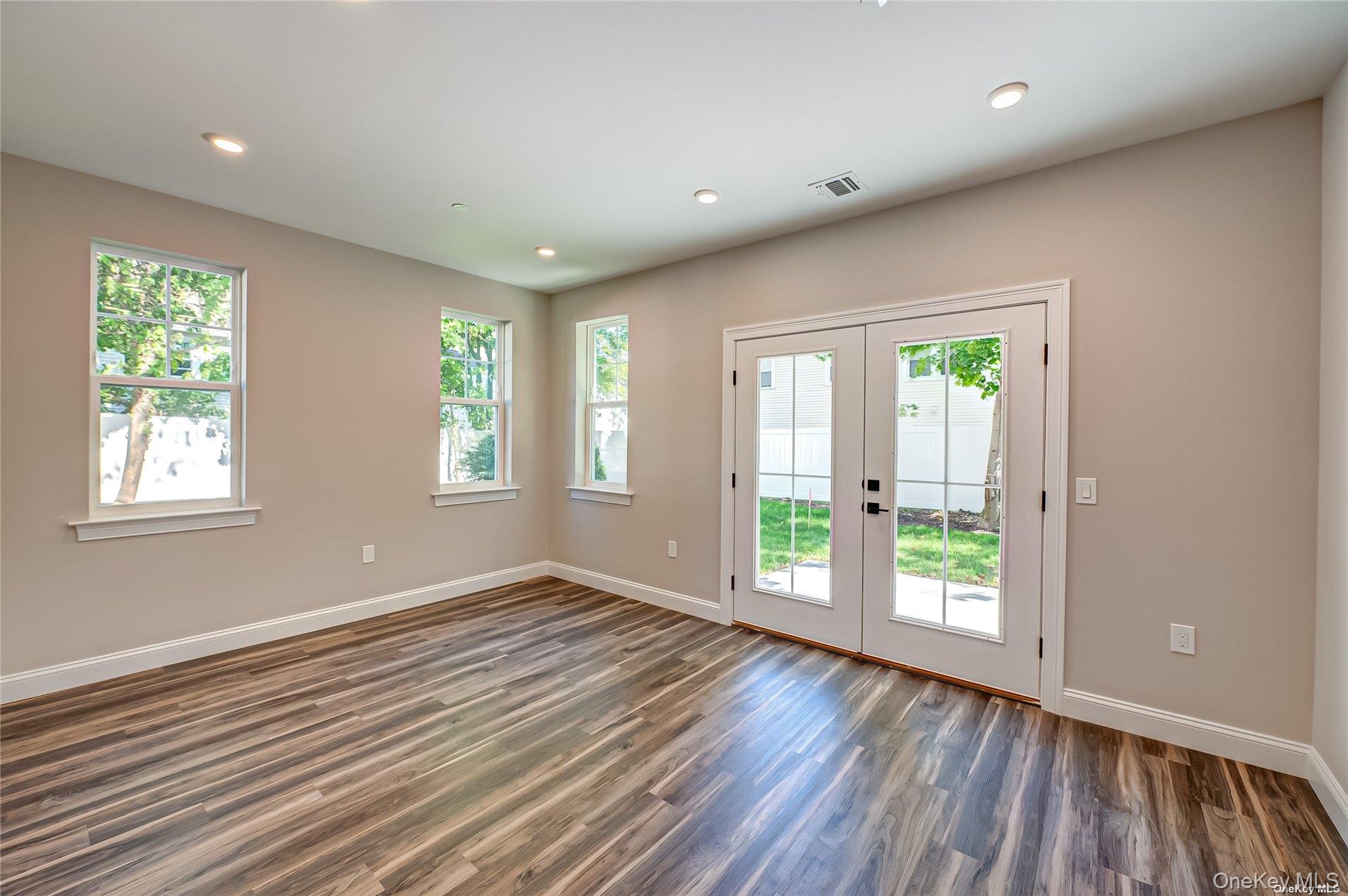 #20 photo, 1 Conklin Street, Farmingdale , NY 11735