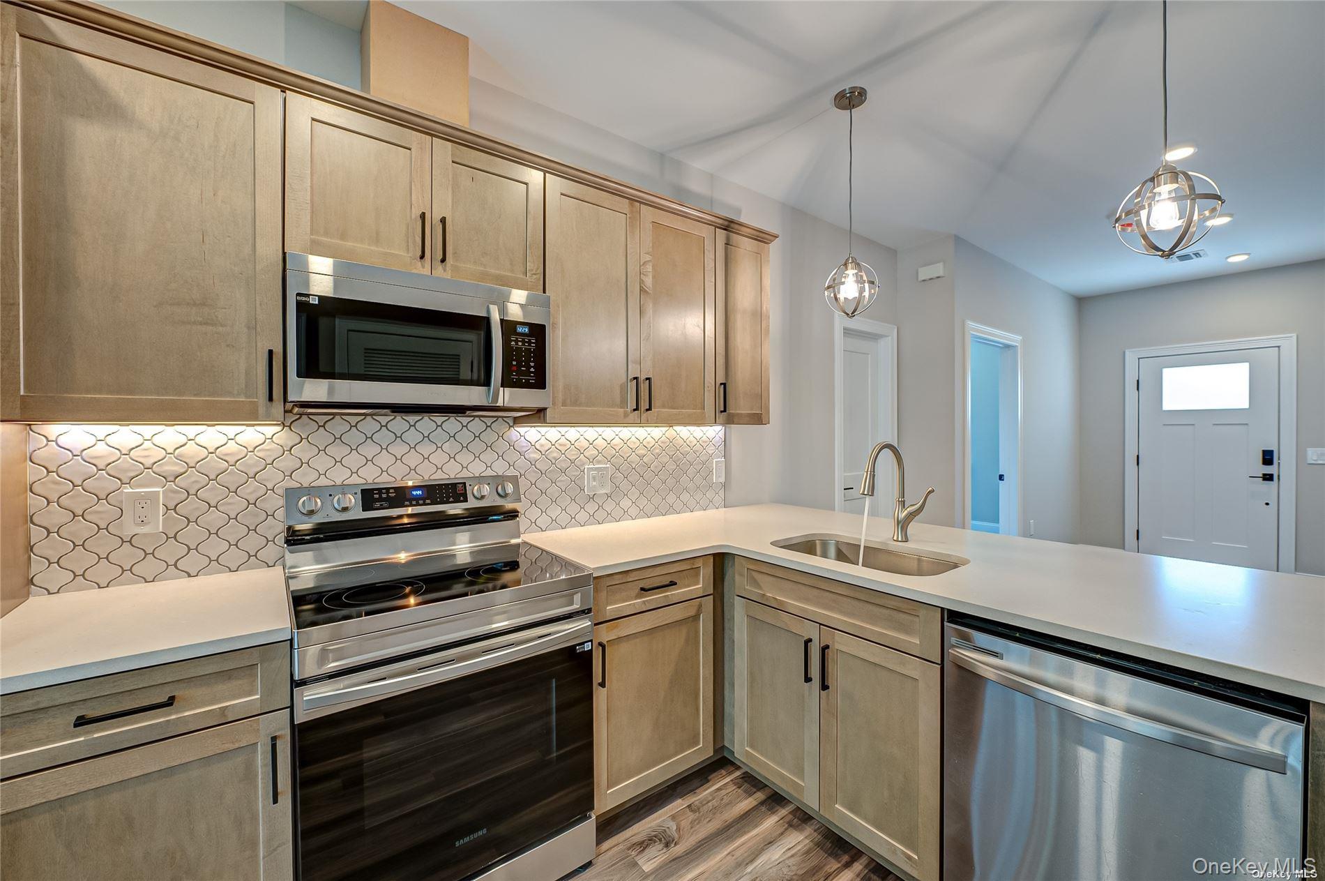 #7 photo, 1 Conklin Street, Farmingdale , NY 11735