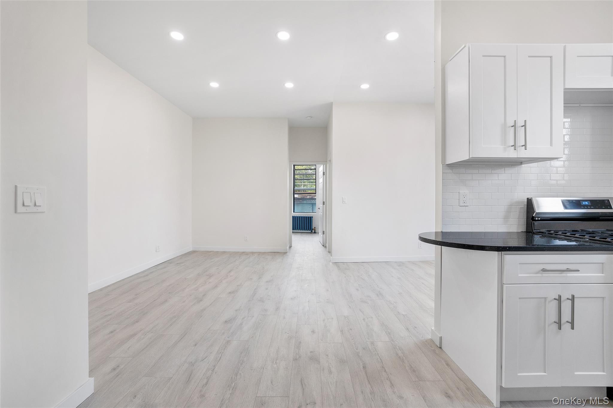 #1 photo, 8622 Jamaica Avenue, कुईंस Woodhaven , NY 11421