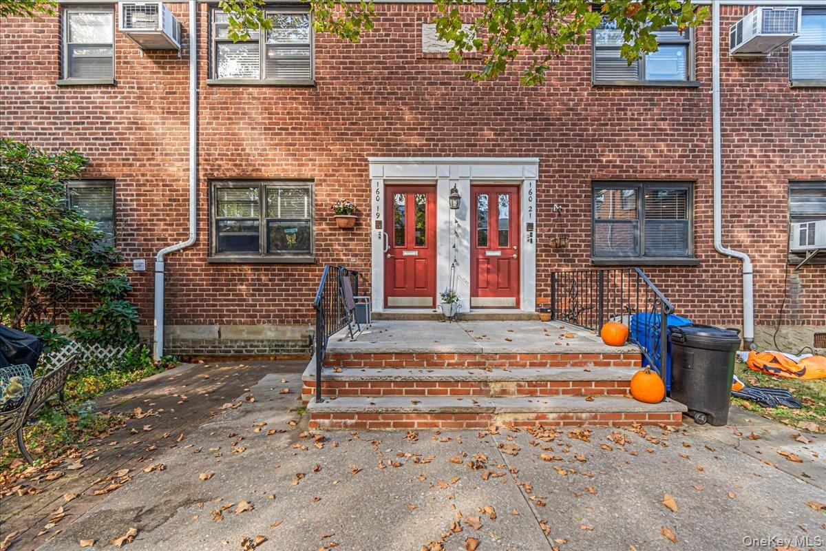 #1 photo, 160-19 16th Avenue, व्हाइटस्टोन Whitestone , NY 11357