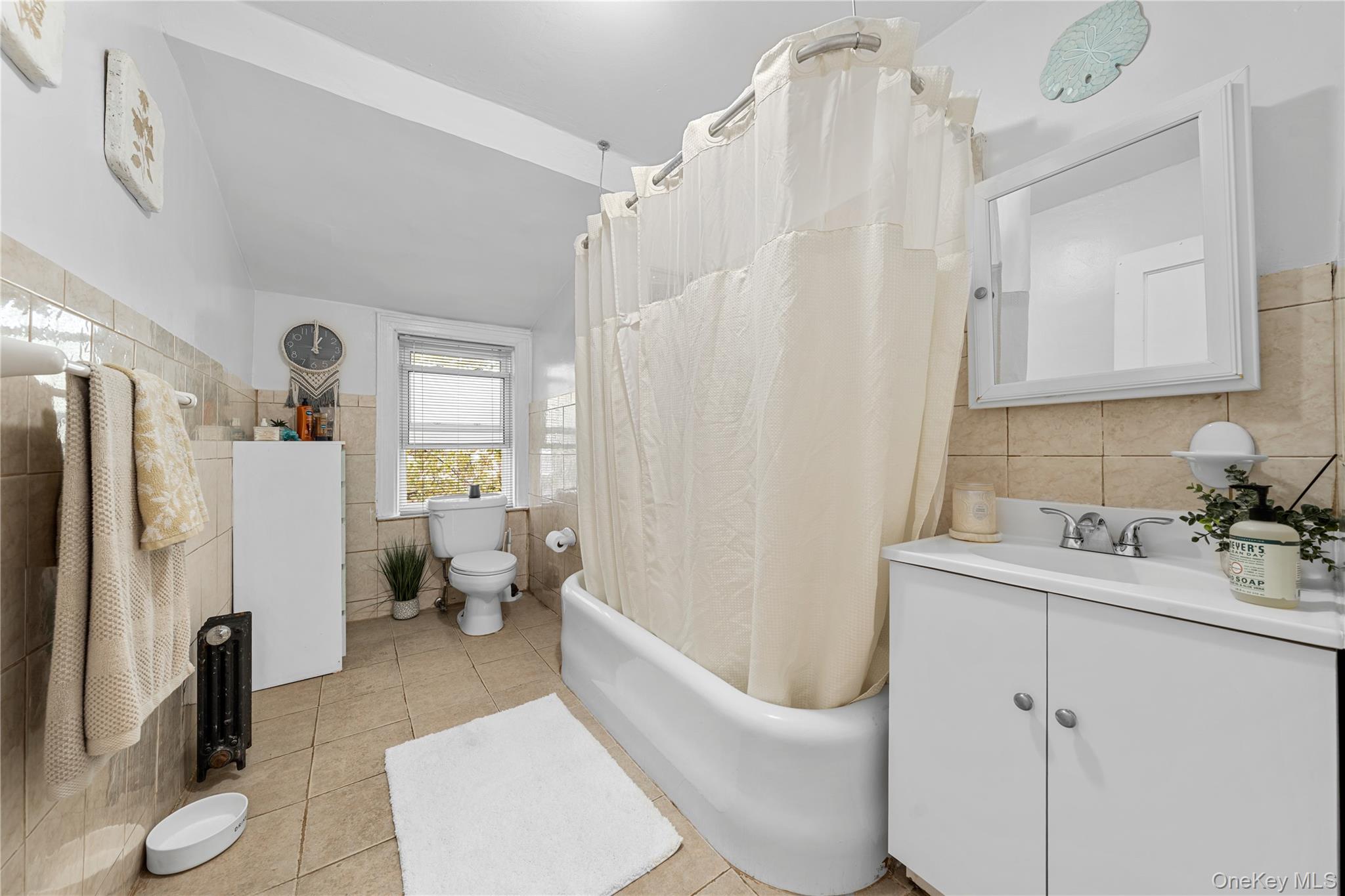 #17 photo, 3433 83rd Street, クイーンズ区 Jackson Heights , NY 11372