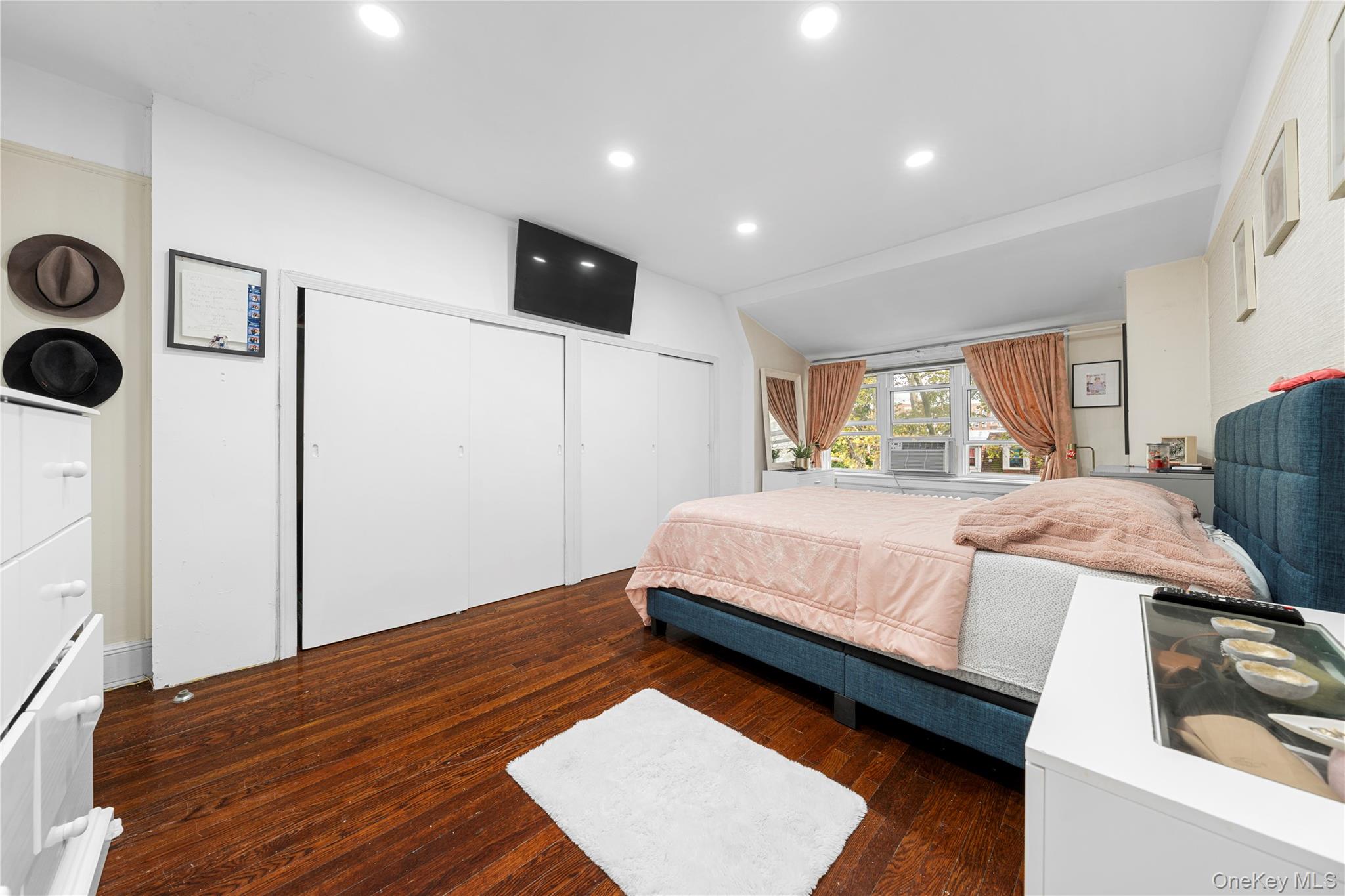 #18 photo, 3433 83rd Street, クイーンズ区 Jackson Heights , NY 11372