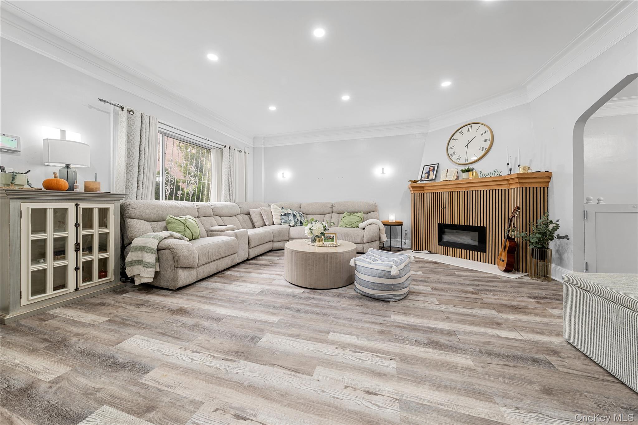 #3 photo, 3433 83rd Street, クイーンズ区 Jackson Heights , NY 11372