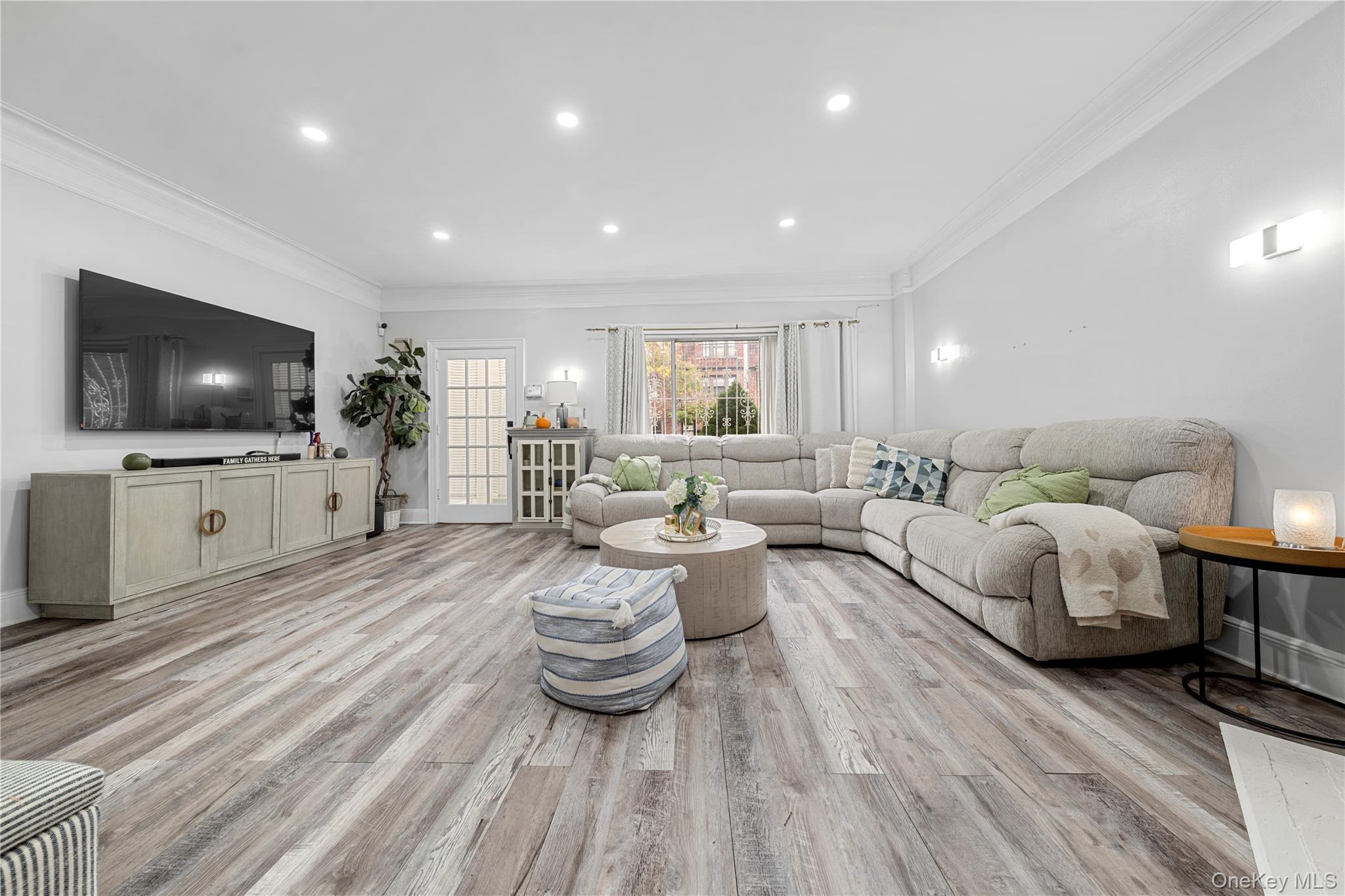 #5 photo, 3433 83rd Street, クイーンズ区 Jackson Heights , NY 11372