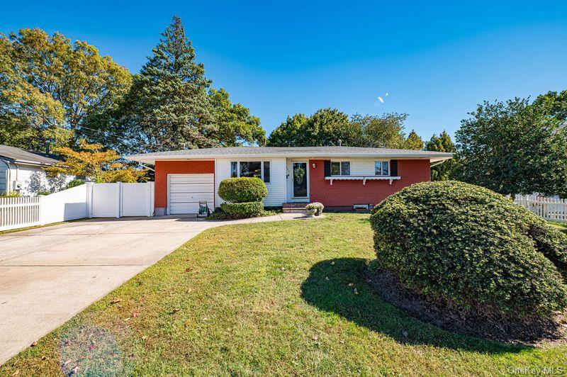 #1 photo, 191 E. 2nd Street, 东长岛 鹿园 Deer Park , NY 11729