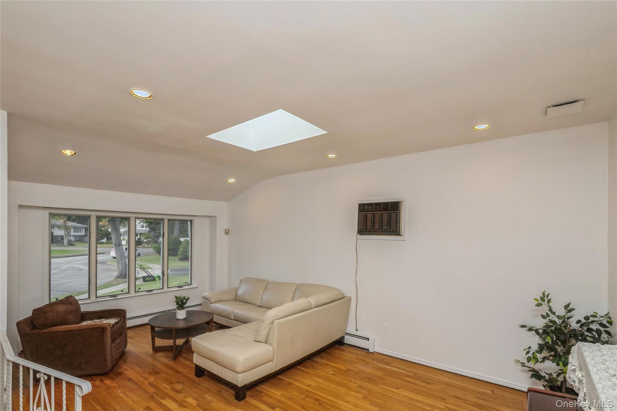 #12 photo, 6 Selma Court, サフォーク郡 East Northport , NY 11731