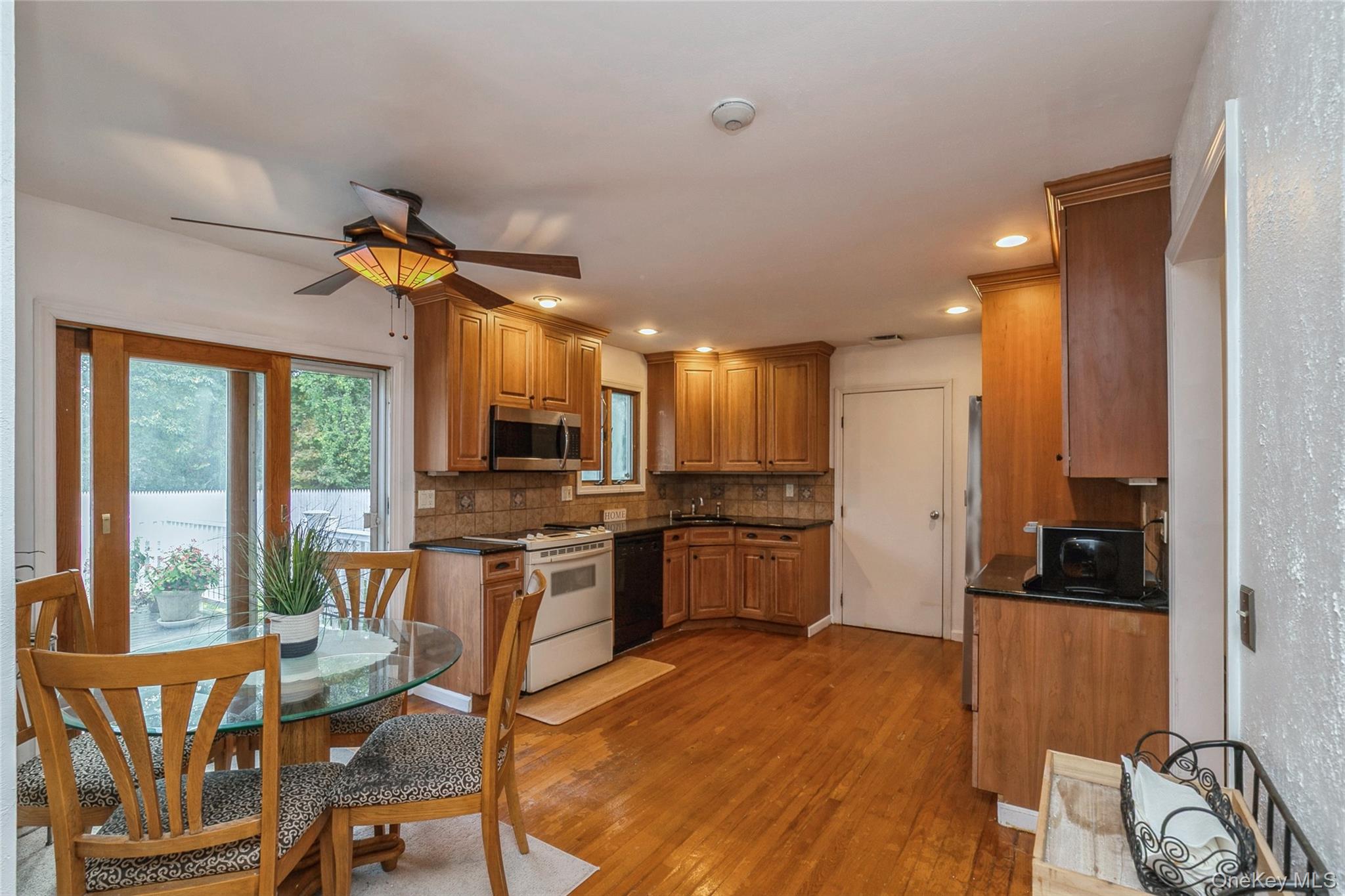 #16 photo, 6 Selma Court, サフォーク郡 East Northport , NY 11731