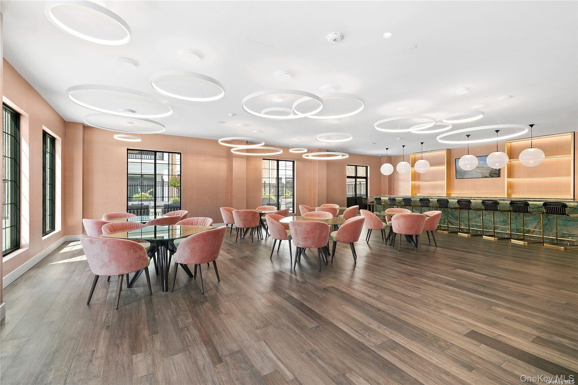 #14 photo, 695 Merrick Avenue, ナッソー郡 Westbury , NY 11590