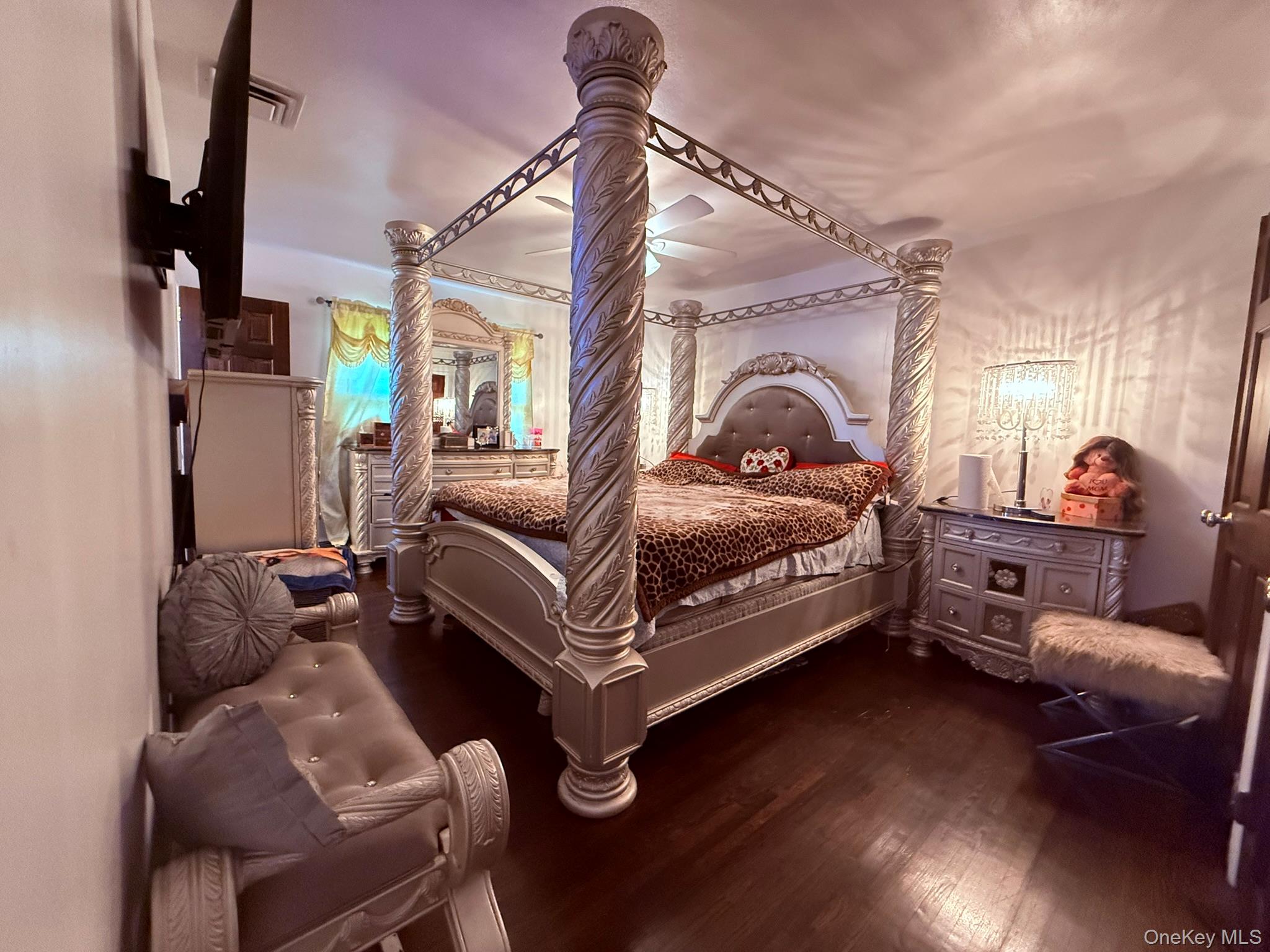 #19 photo, 12 Hilton Court, Hicksville , NY 11801