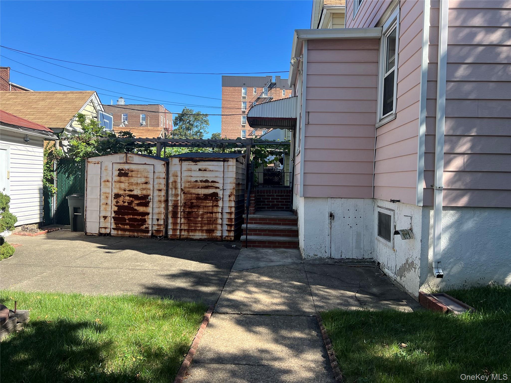 #3 photo, 83-01 Saint James Avenue, Elmhurst , NY 11373