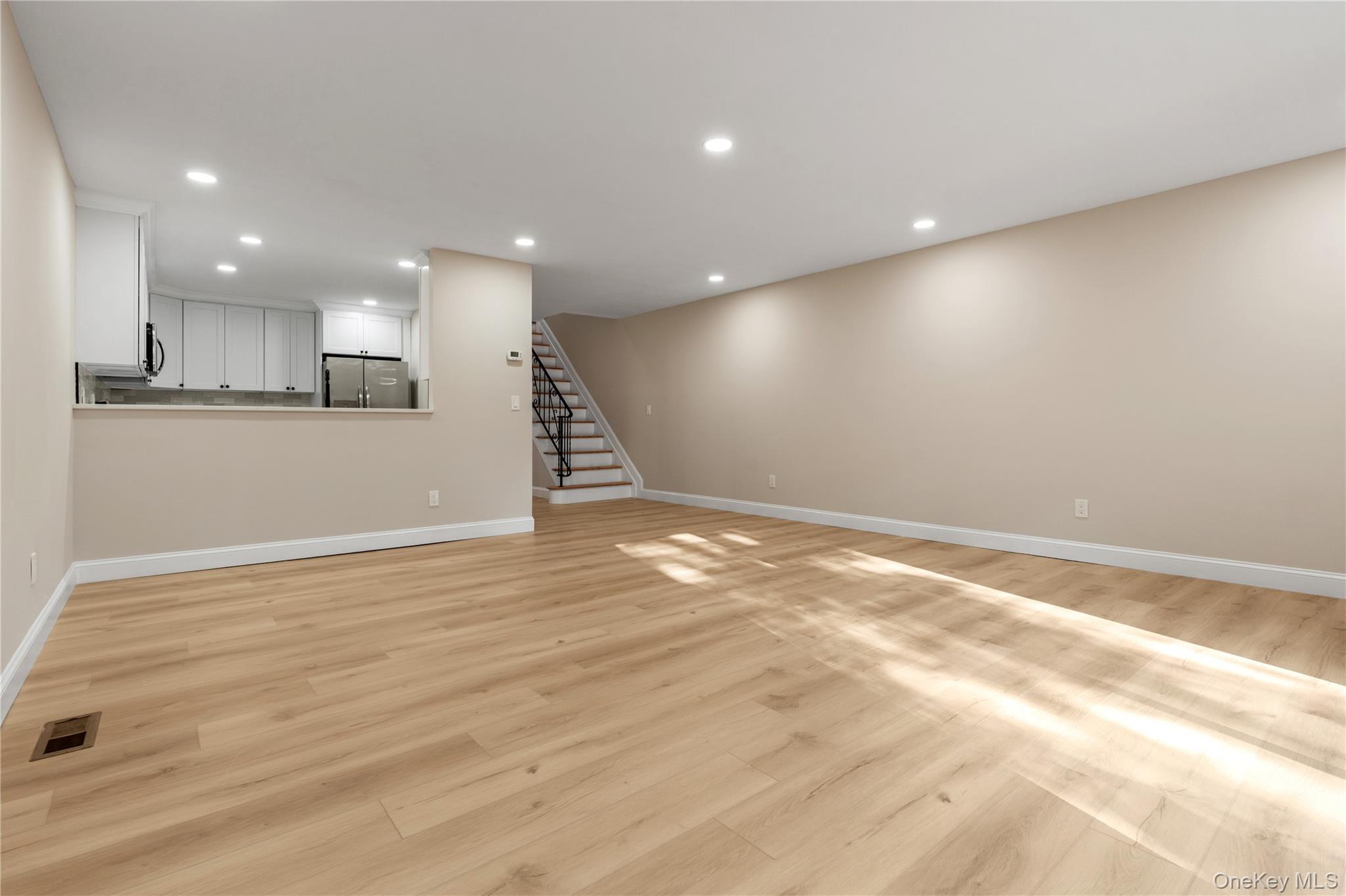 #4 photo, 4 Pine Street, Huntington , NY 11743