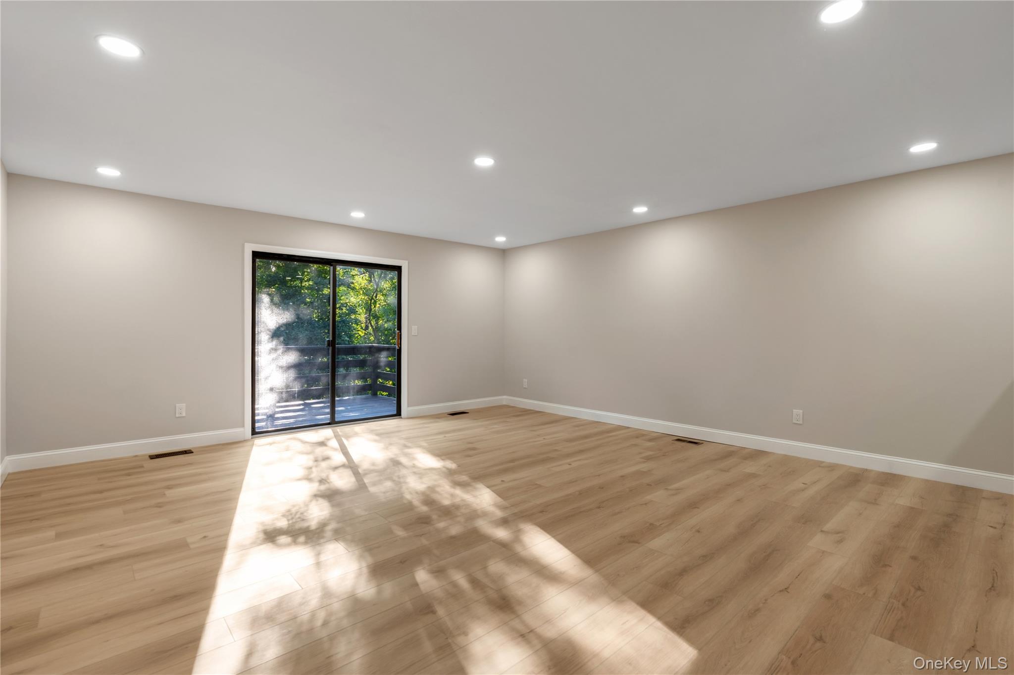 #8 photo, 4 Pine Street, Huntington , NY 11743