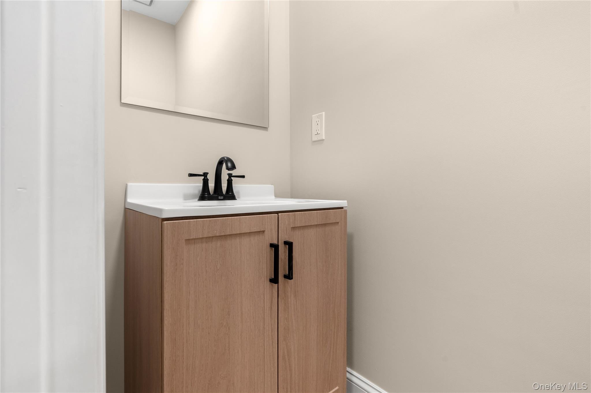 #9 photo, 4 Pine Street, Huntington , NY 11743