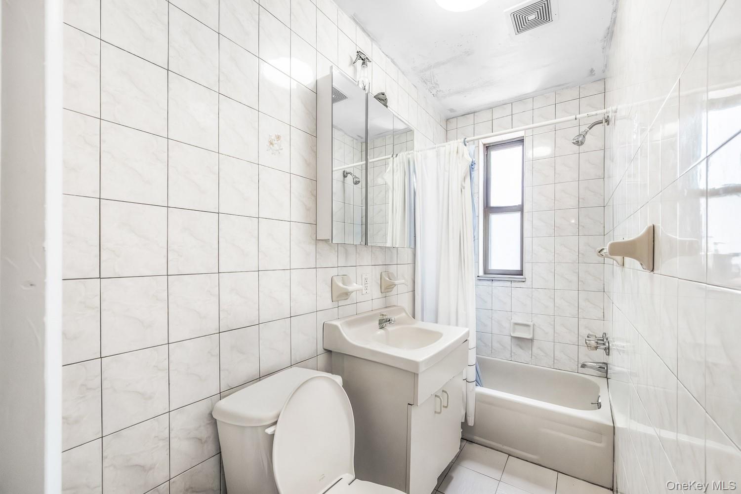 #14 photo, 43-16 25th Avenue, クイーンズ区 Astoria , NY 11103