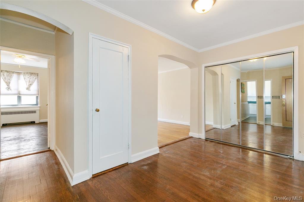 #5 photo, 2 Townhouse Place, Great Neck , NY 11021