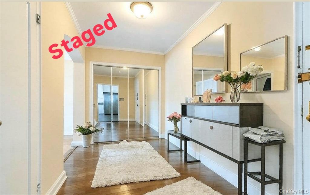 #7 photo, 2 Townhouse Place, Great Neck , NY 11021