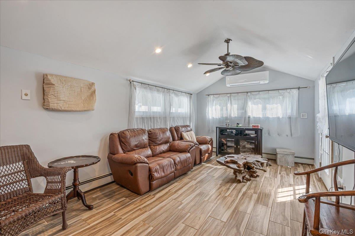 #4 photo, 236 Duckpond Drive, ナッソー郡 Wantagh , NY 11793