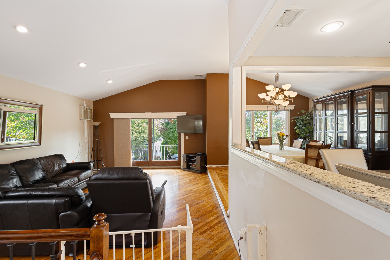 #10 photo, 27 Ashland Ave E, スタテンアイランド Staten Island , NY 10312