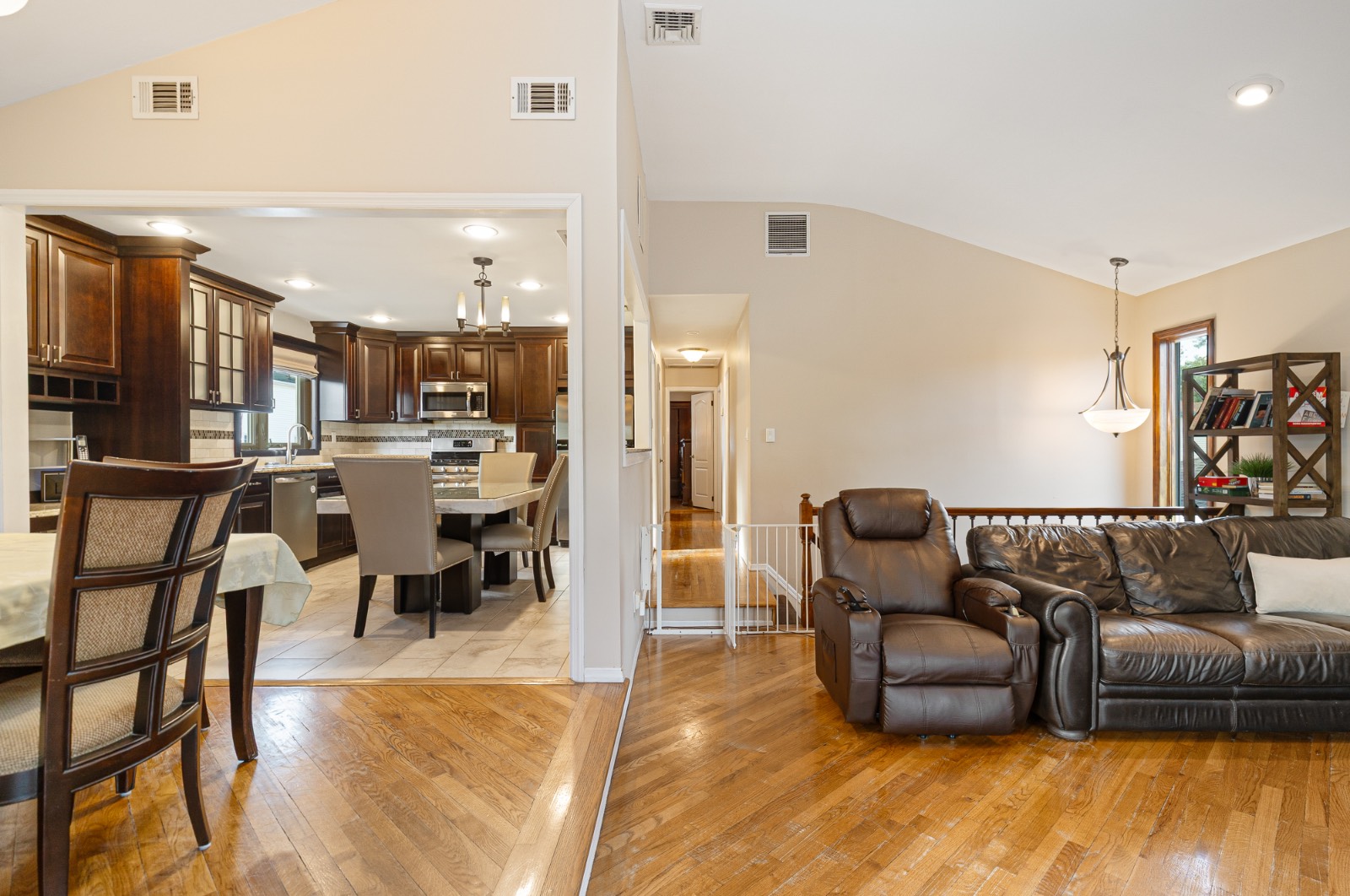 #13 photo, 27 Ashland Ave E, スタテンアイランド Staten Island , NY 10312