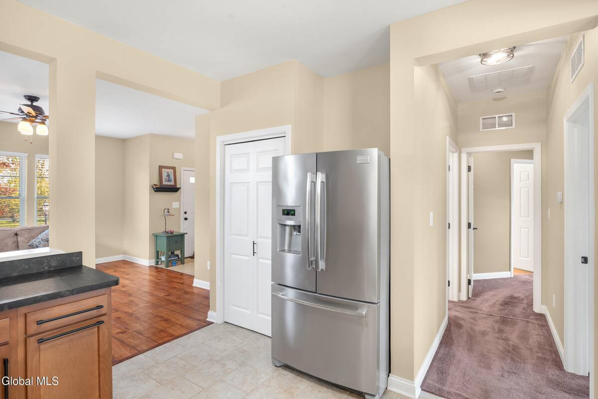 #10 photo, 17 Krug Place, Cohoes , NY 12047