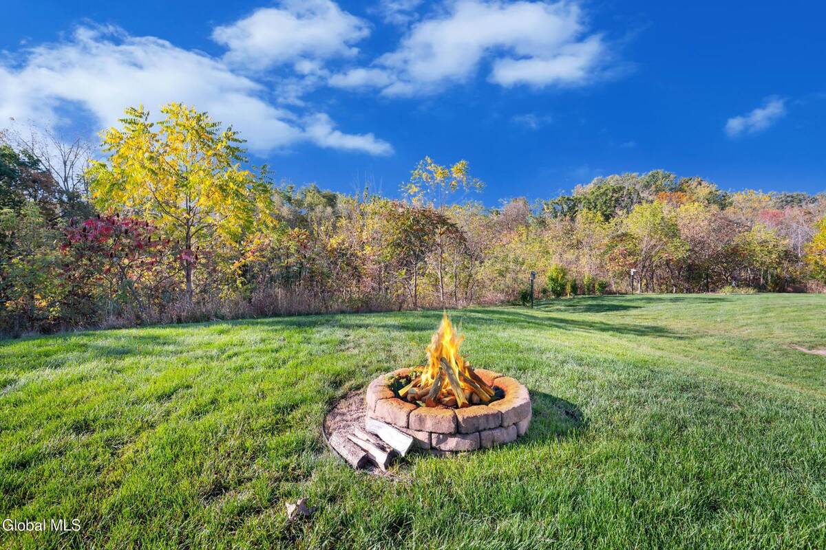 #21 photo, 17 Krug Place, Cohoes , NY 12047