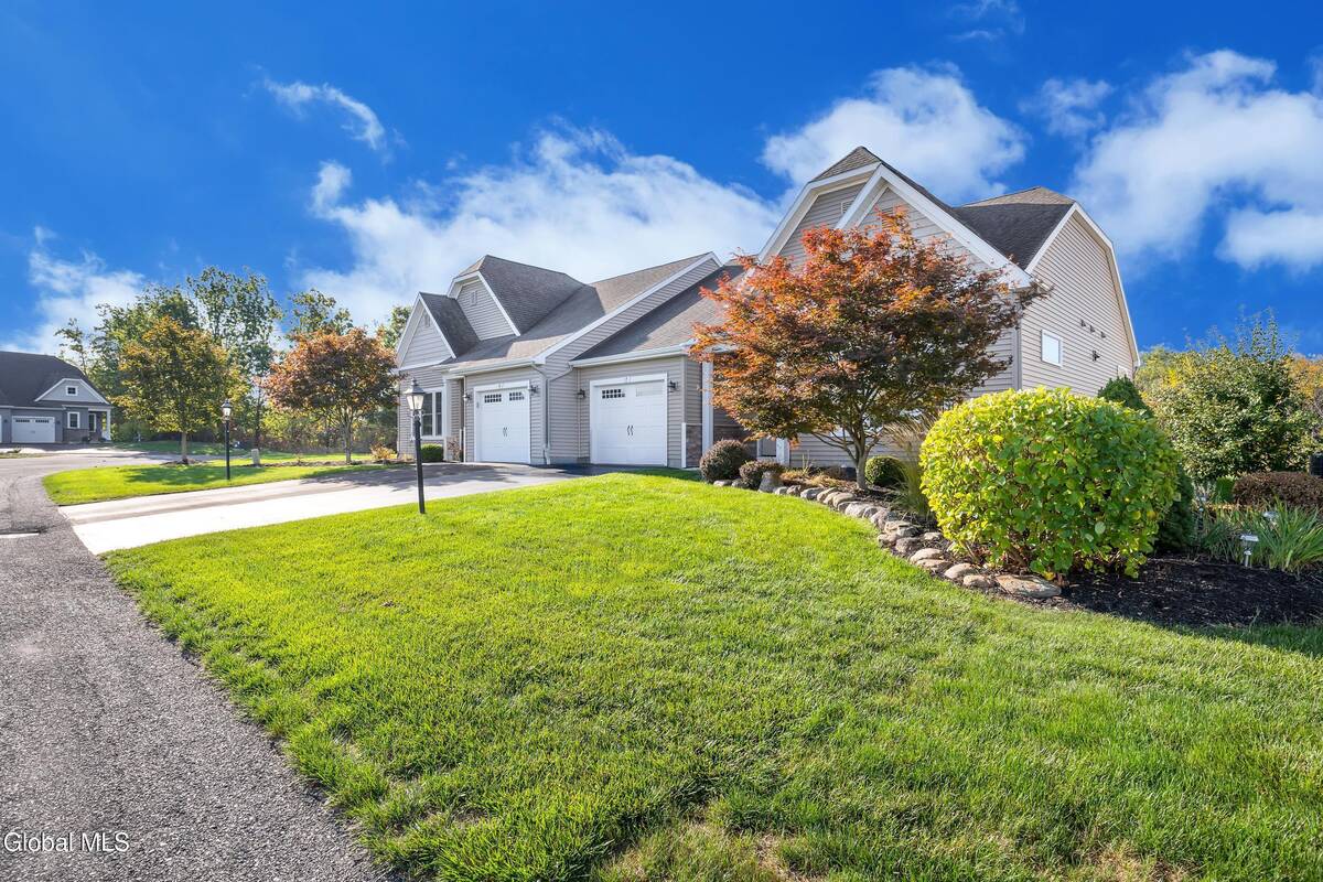 #3 photo, 17 Krug Place, Cohoes , NY 12047