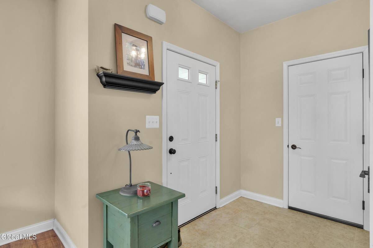 #5 photo, 17 Krug Place, Cohoes , NY 12047