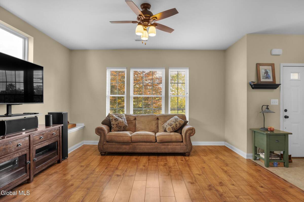 #6 photo, 17 Krug Place, Cohoes , NY 12047