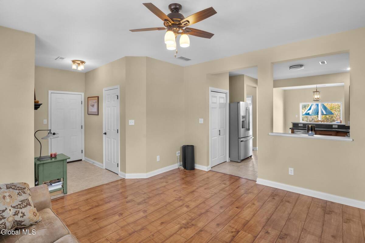 #8 photo, 17 Krug Place, Cohoes , NY 12047