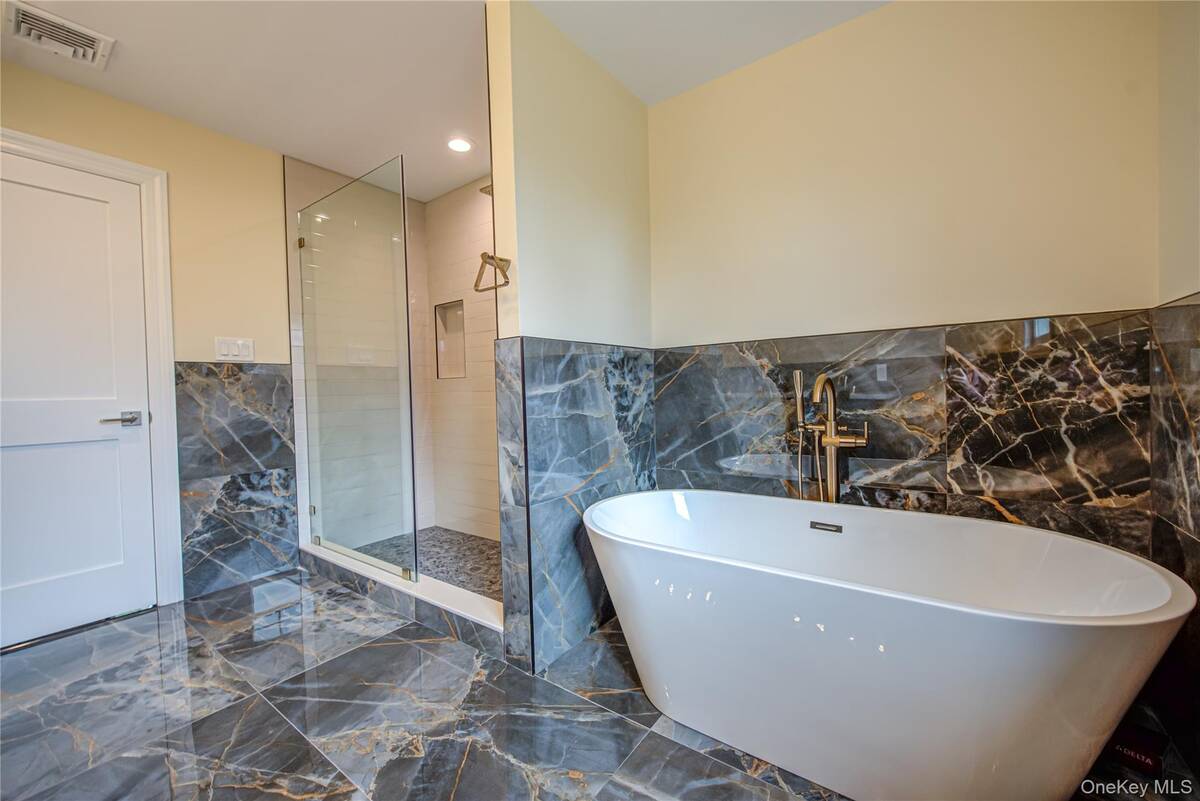 #17 photo, 176 (Birmingham) Southern Boulevard, サフォーク郡 Nesconset , NY 11767