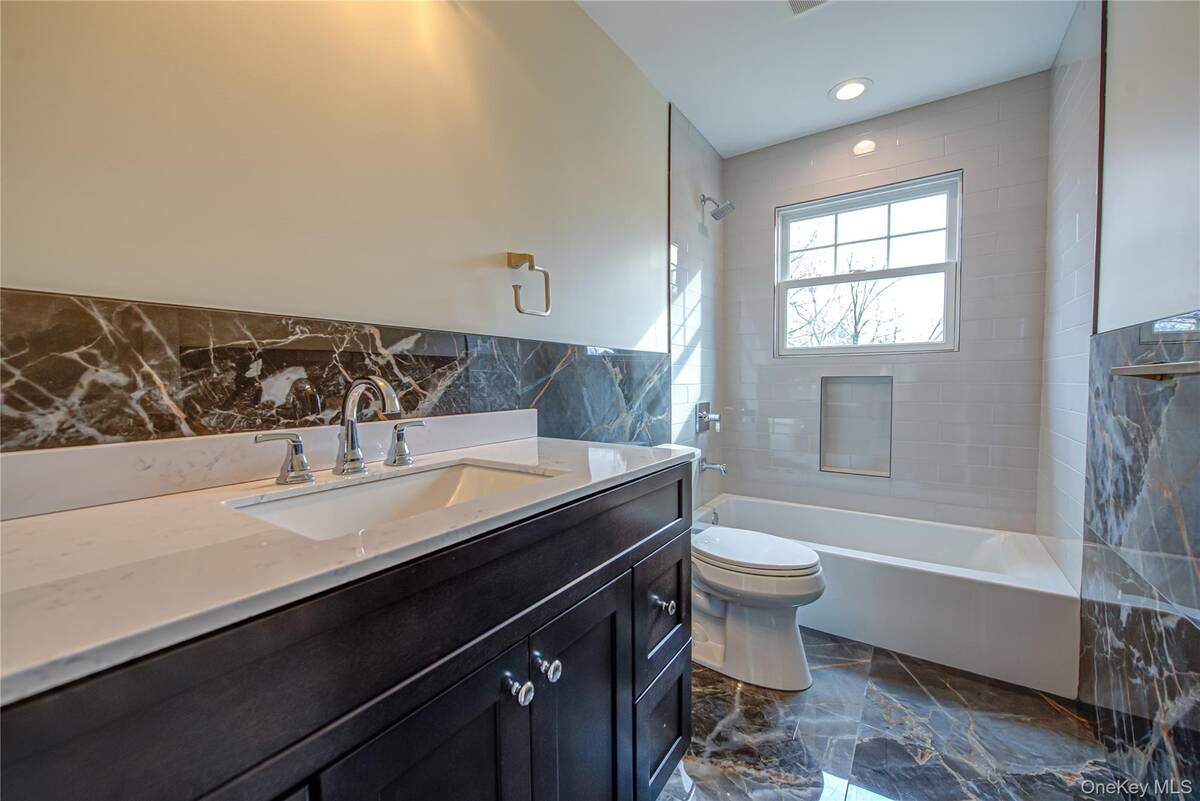 #19 photo, 176 (Birmingham) Southern Boulevard, サフォーク郡 Nesconset , NY 11767