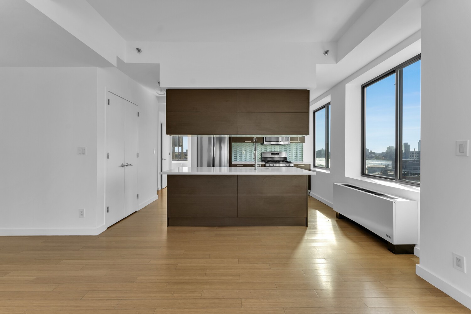 #4 photo, 353 E 104TH Street, マンハッタン East Harlem , NY 10029