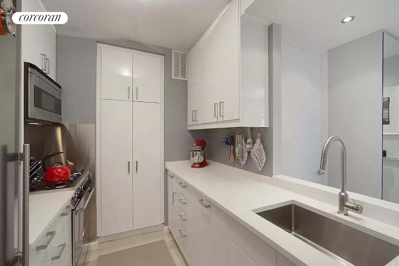 #7 photo, New York City, マンハッタン Hells Kitchen , NY 10019