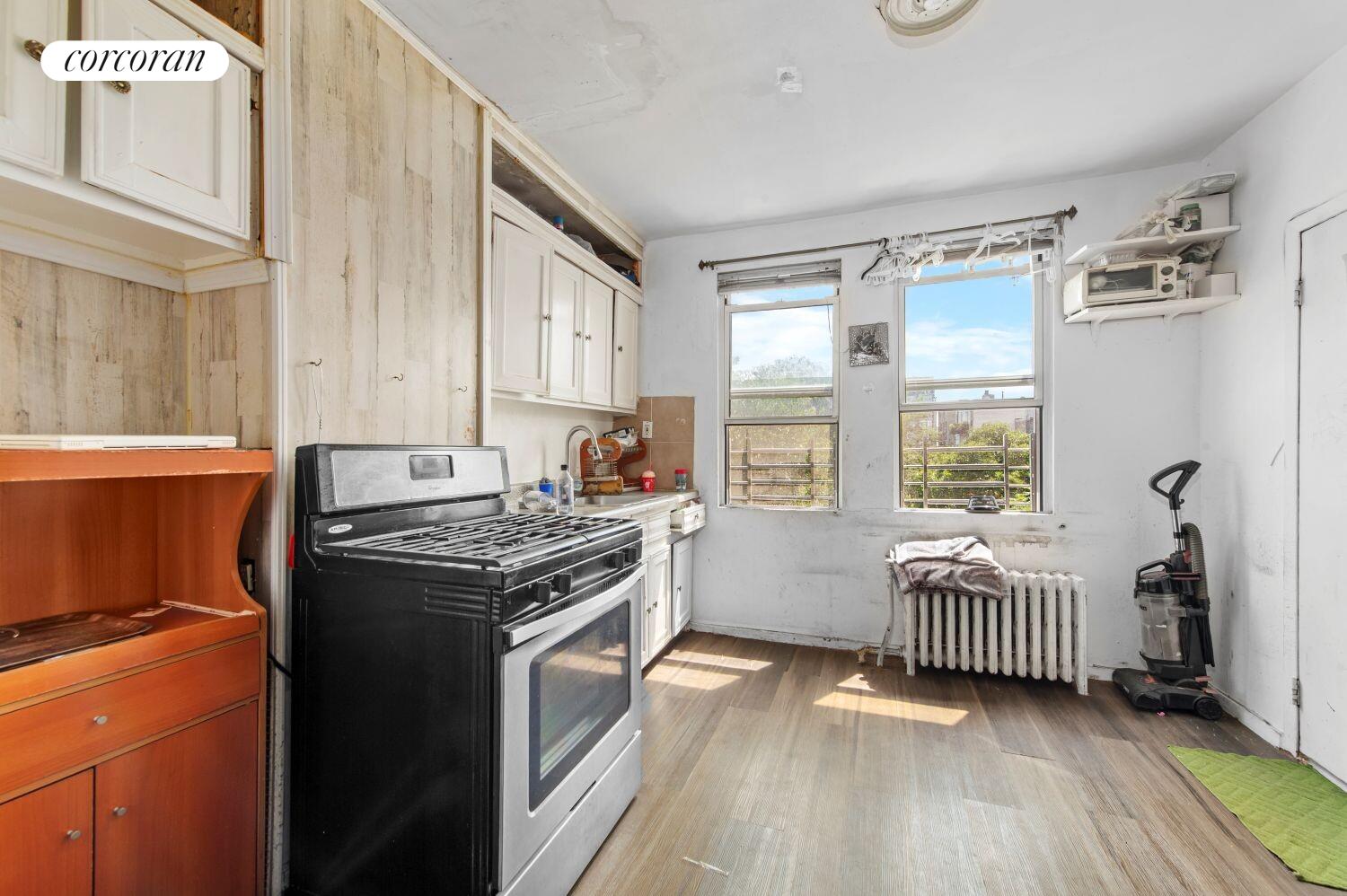 #11 photo, 30-57 14TH Street, Astoria , NY 11102