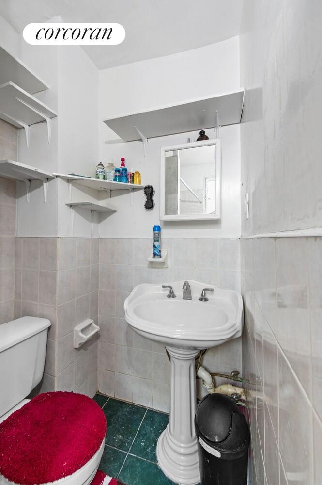 #16 photo, 30-57 14TH Street, Astoria , NY 11102