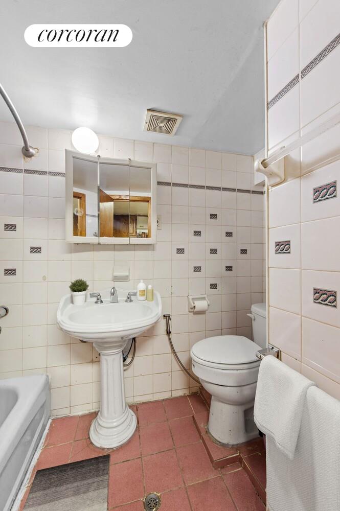 #7 photo, 30-57 14TH Street, Astoria , NY 11102