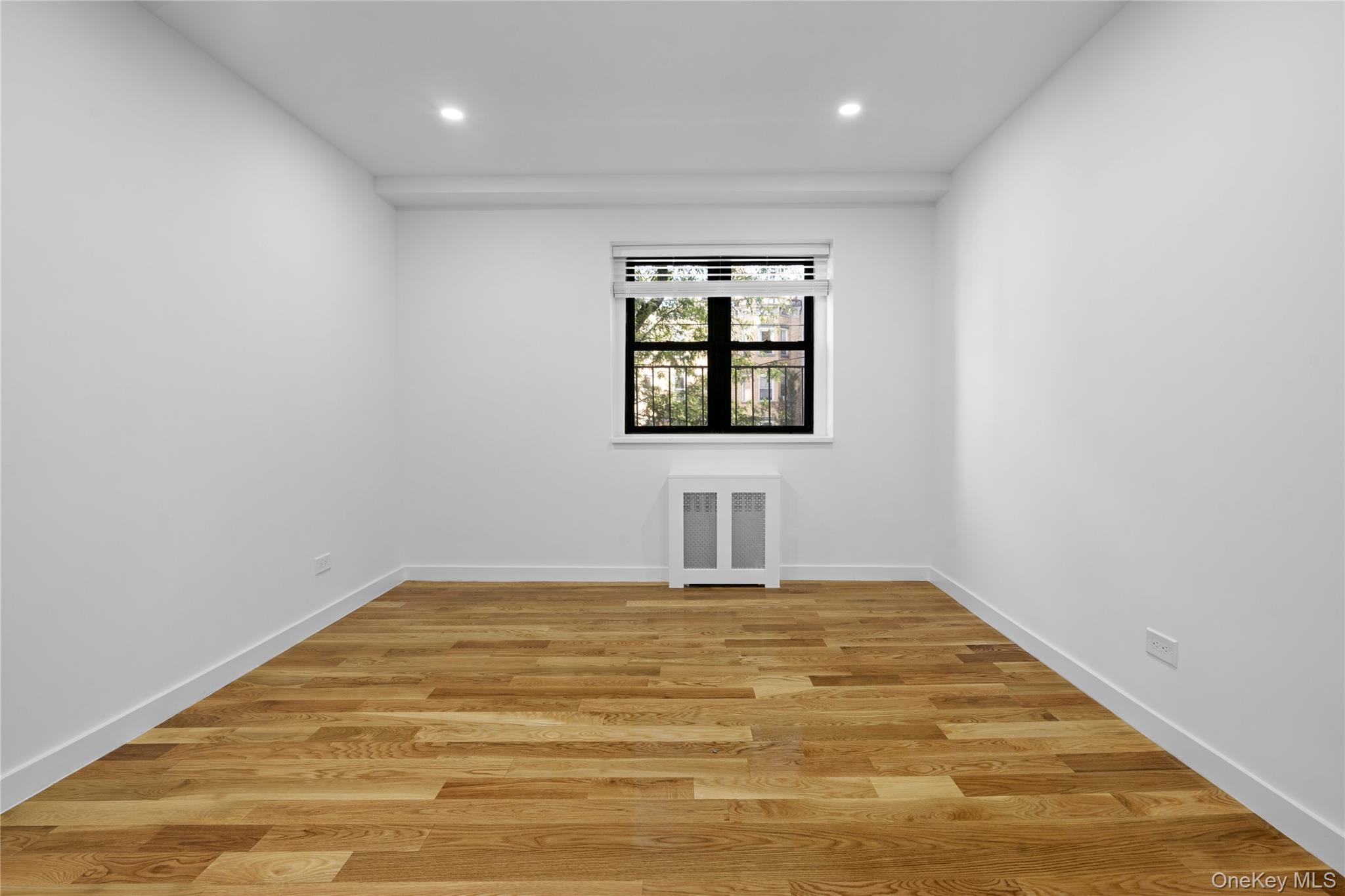 #12 photo, 25-10 31st Avenue, كوينز Astoria , NY 11106