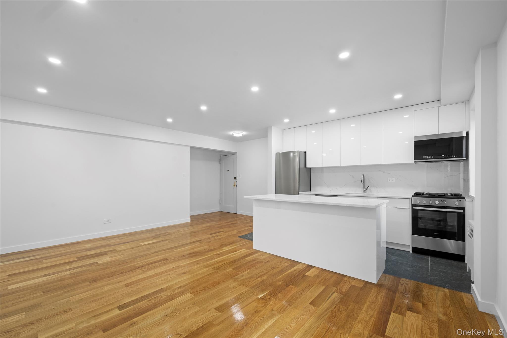 #7 photo, 25-10 31st Avenue, كوينز Astoria , NY 11106