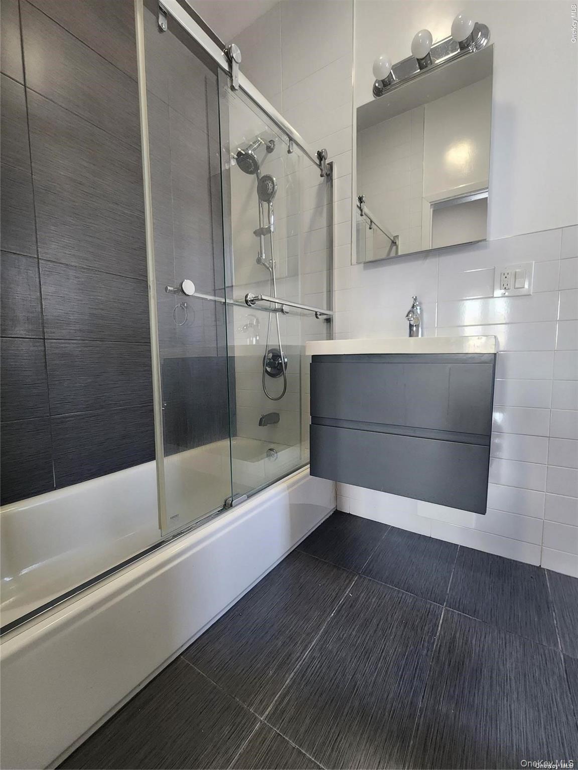 #6 photo, 36 Hillside Avenue, Williston Park , NY 11596