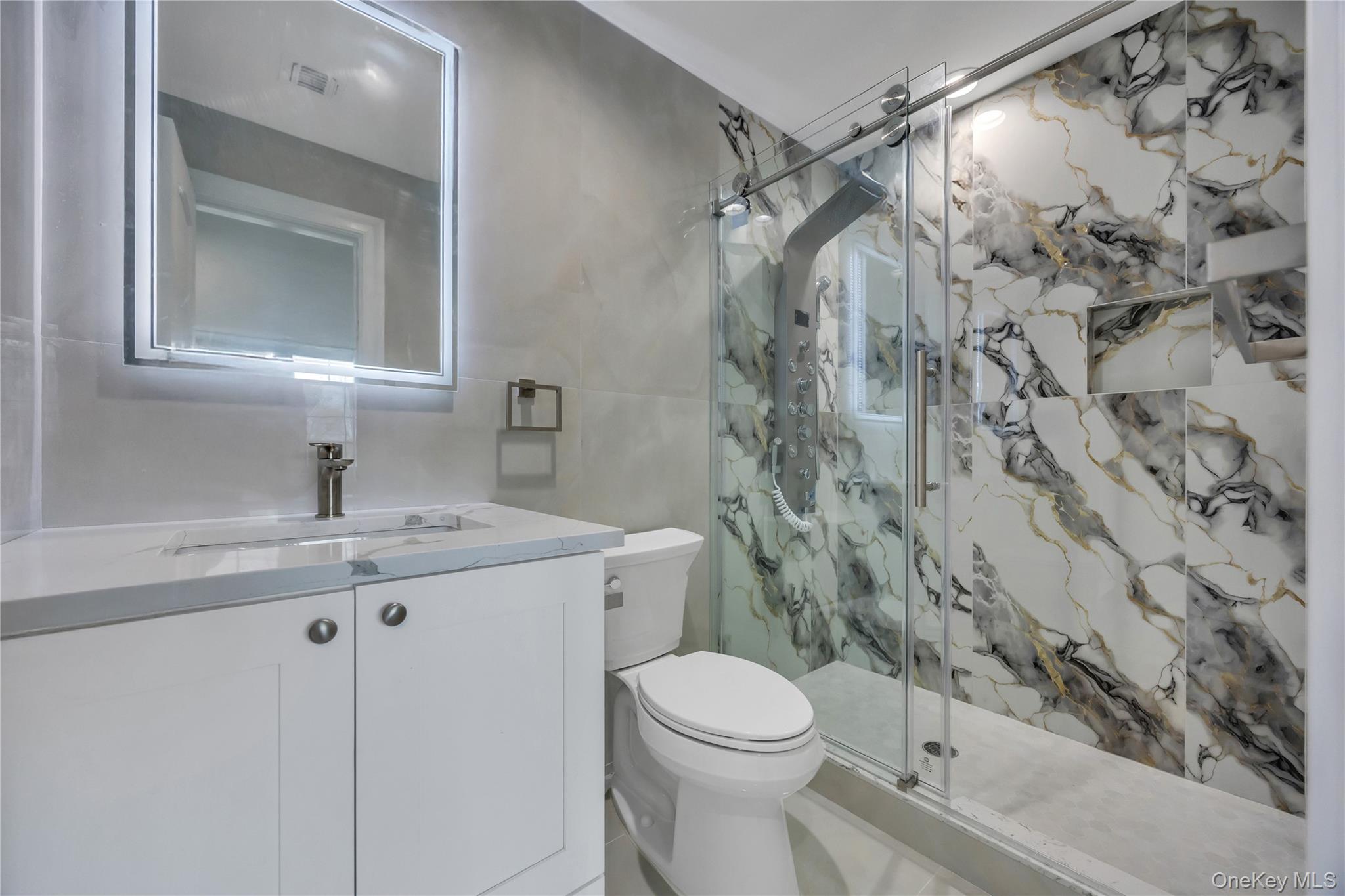 #15 photo, 157 4th Street, ナッソー郡 Hicksville , NY 11801