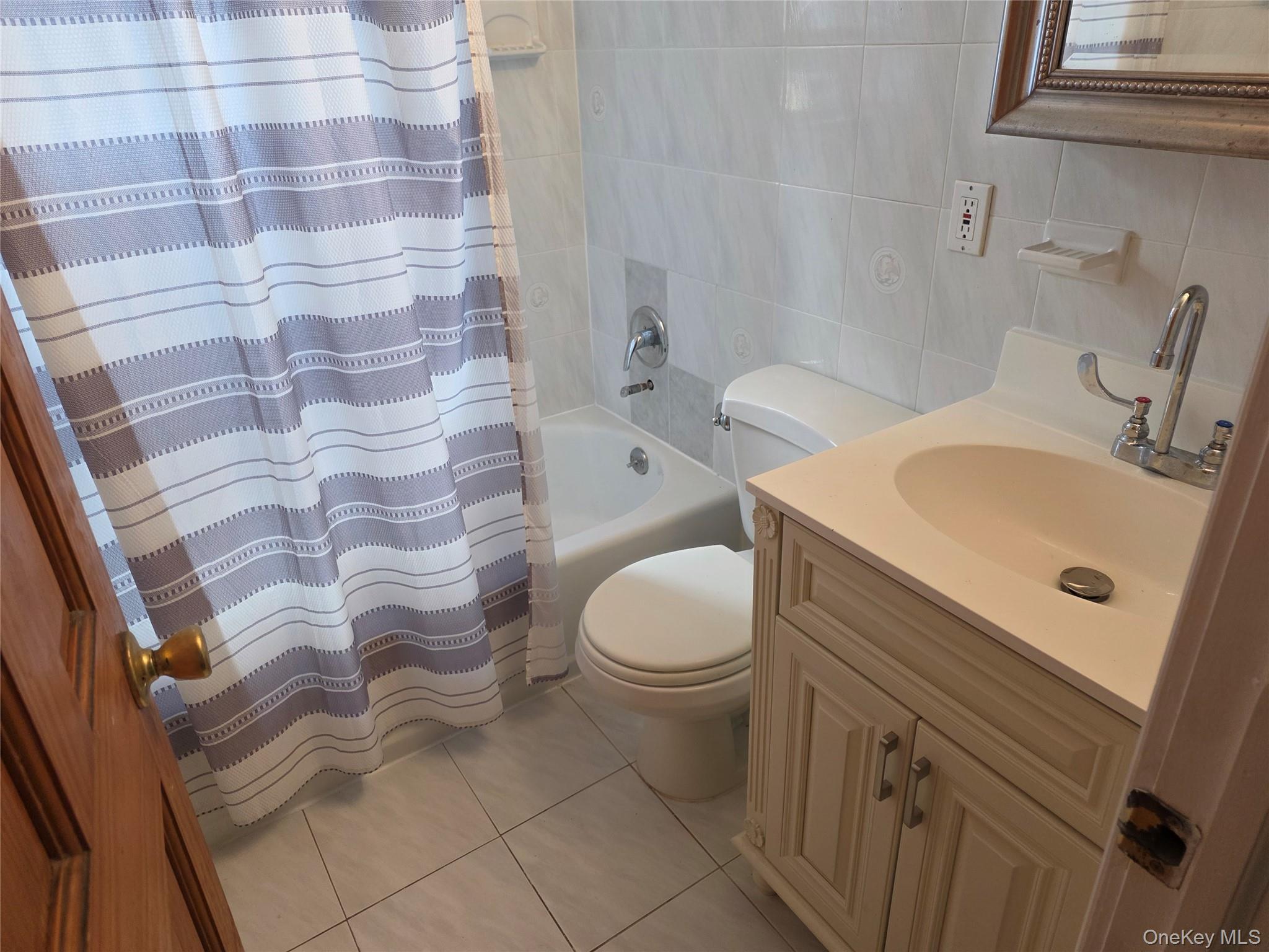 #12 photo, 220 Raff Avenue, ナッソー郡 Mineola , NY 11501